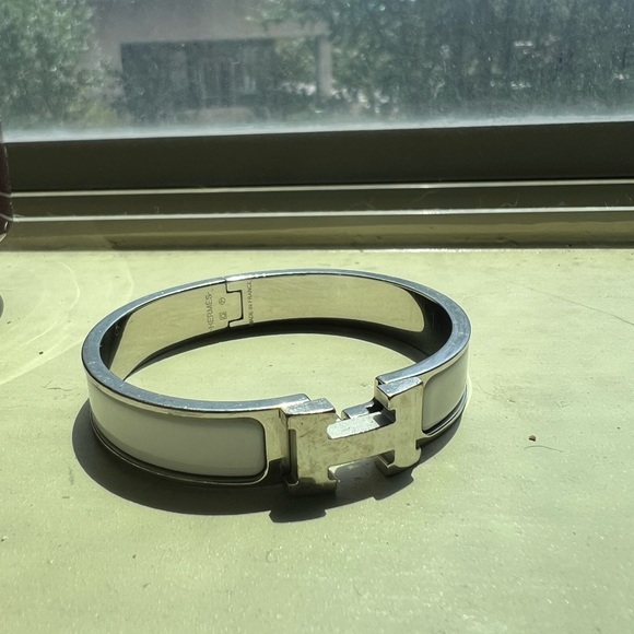 Silver and White Hermès Clic H bracelet - Picture 8 of 10